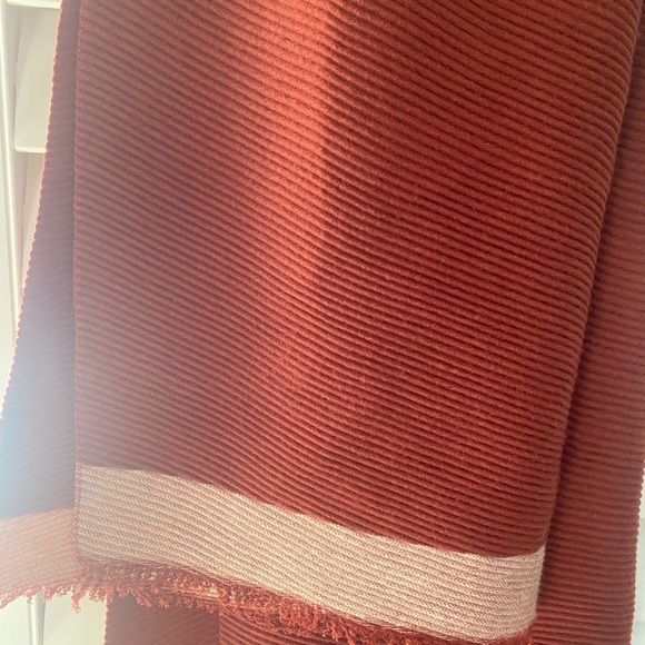 Love & Lore scarf - Picture 3 of 3